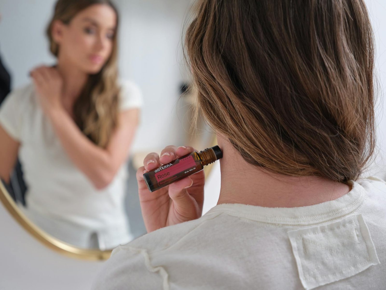 Best Essential Oil Roll Ons for Pisces to Deepen Intuition