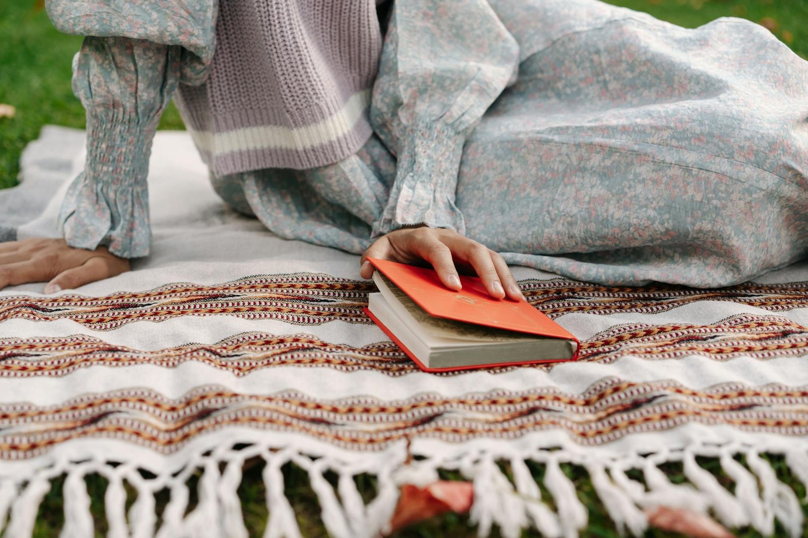Best Meditation Blankets on Amazon for Taurus Comfort