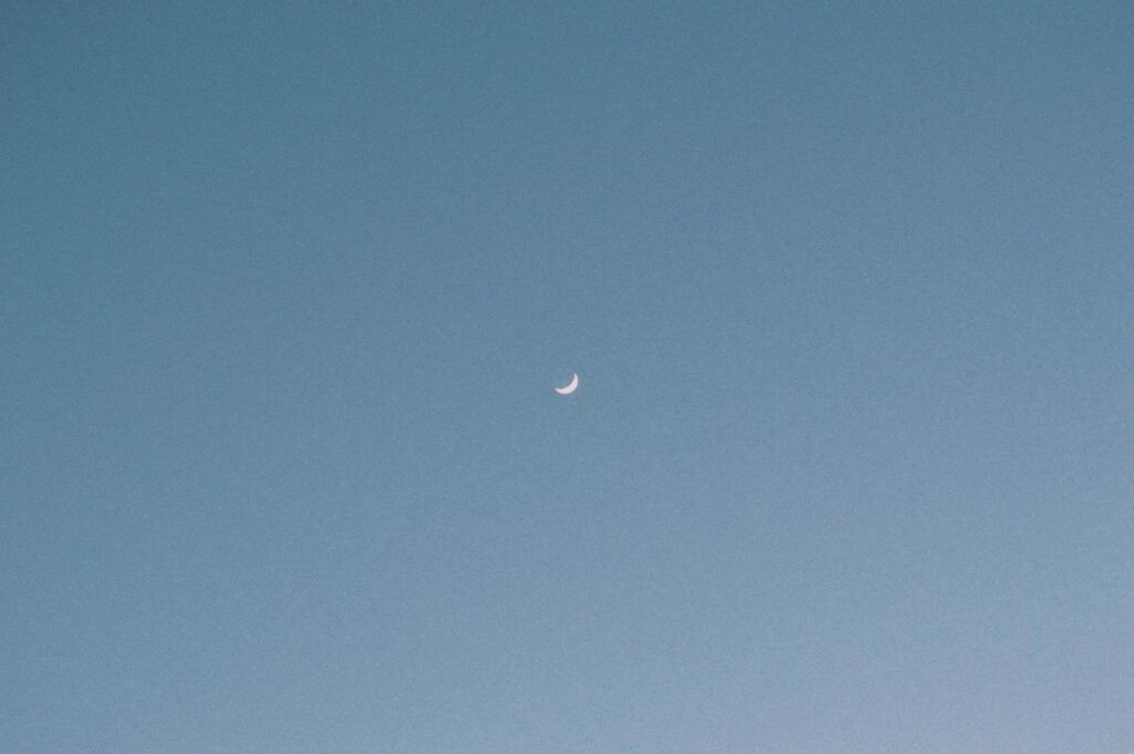 Evening Astrology for Your Cozy Retreat
