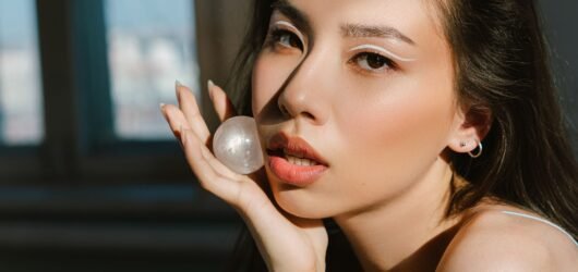 Best Moonstone and Cancer Pendants to Nurture Intuition